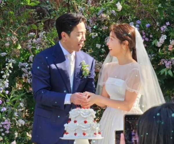 걸스데이 소진, 배우 이동하와의 결혼식 사진 화제