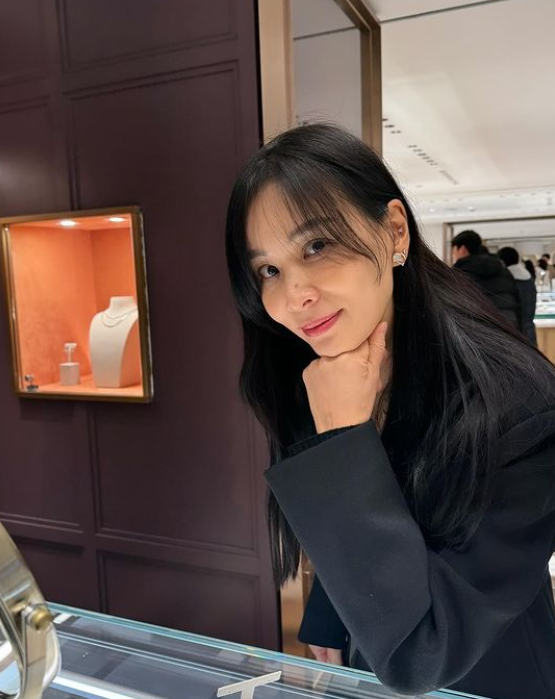 고소영, 주얼리보다 더 빛나는 외모 근황 화제 