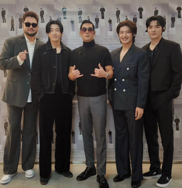 영하 8도에 팬들 밖에서 줄 세우는 GOD 콘서트 근황 