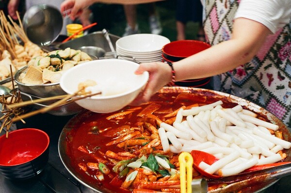 실시간으로 난리난 부산 떡볶이집 "입맛 뚝" 