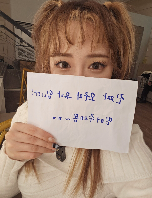 "옷 입은 모습 본 적이 없어서" 여배우 인증샷 반응 화제 