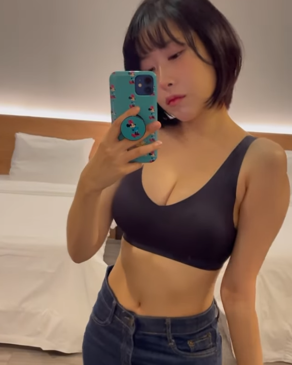 "가슴수술 리뷰" 남다른 볼륨감 자랑한 개그우먼 