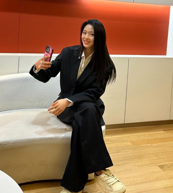 설현, 소멸할 듯한 얼굴로 "저도 노력할게요" 