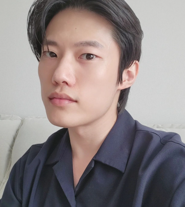 깜짝 결혼 발표한 신주환 누구? 송중기 조력자로 화제 